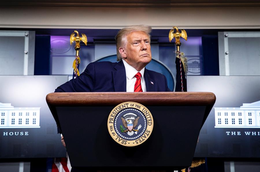 "Los policías se atascan como en un torneo de golf", defendió Trump