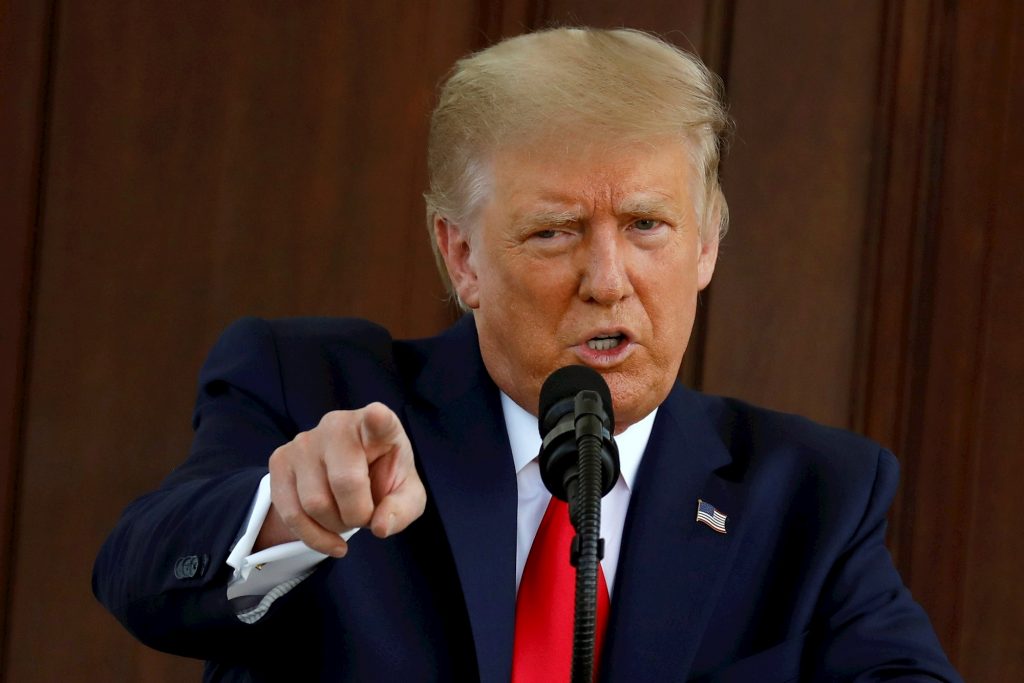 Trump y Biden se acusan de politizar la vacuna del COVID-19