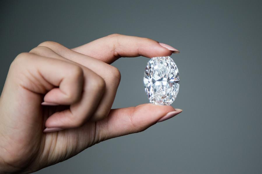 Subastan diamante "perfecto" de 102 quilates y "blanco excepcional"