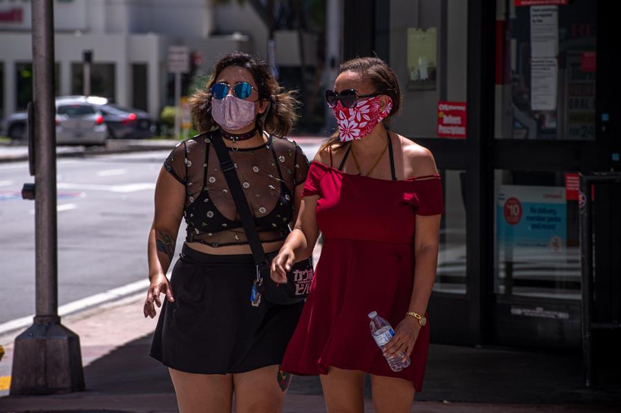 Florida mantiene tendencia a la baja en casos nuevos de COVID-19