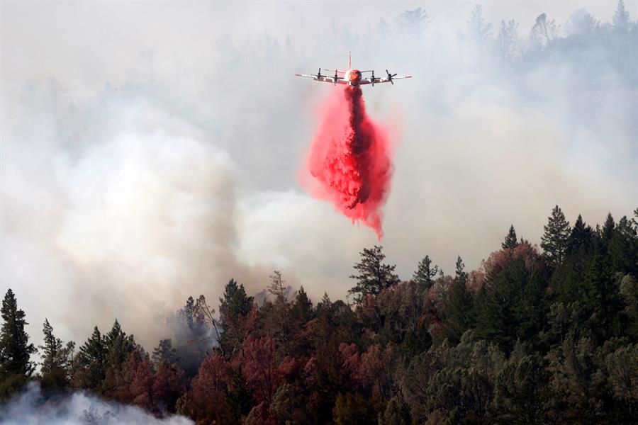Incendios no dan tregua en California y obligan a evacuar a miles de personas