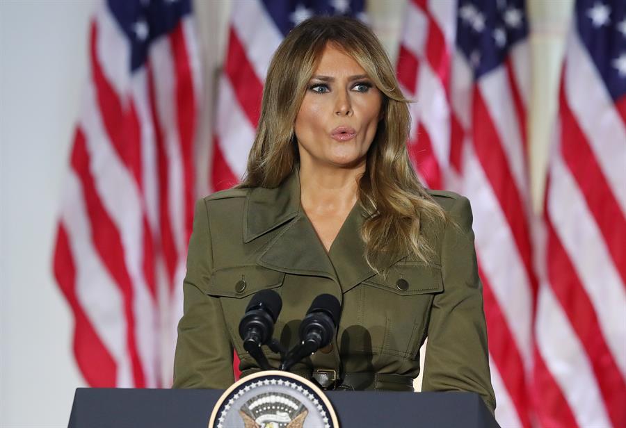 Acusan a Melania Trump de usar correo privado para asuntos de Estado