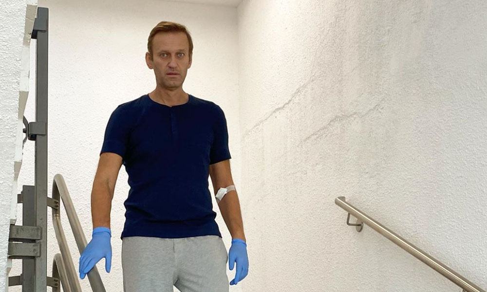 Navalni publicó una foto bajando una escalera y habló sobre su recuperación