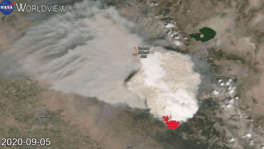 Mira la altura que alcanzó la nube de humo generada por incendio en California
