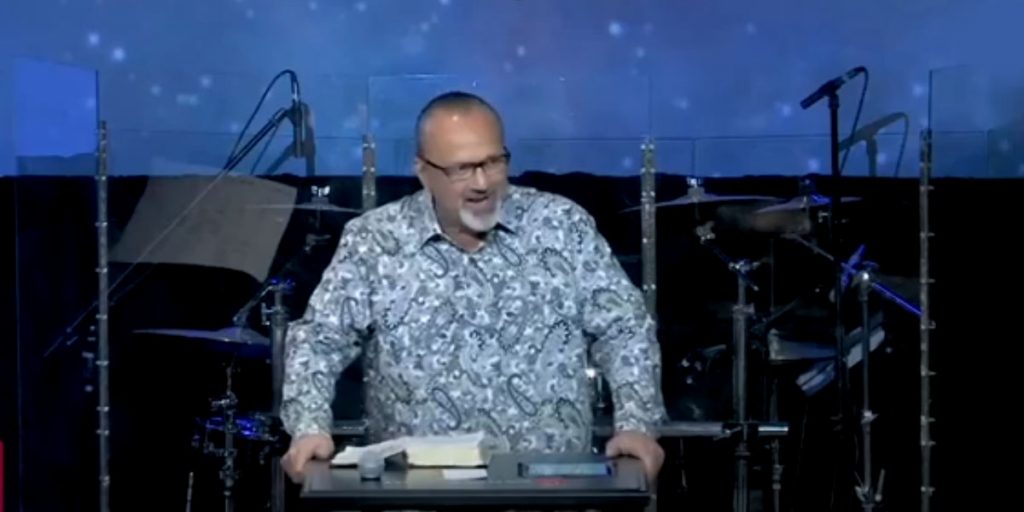 Un pastor de Idaho antimascarilla dio positivo por COVID-19 y fue internado