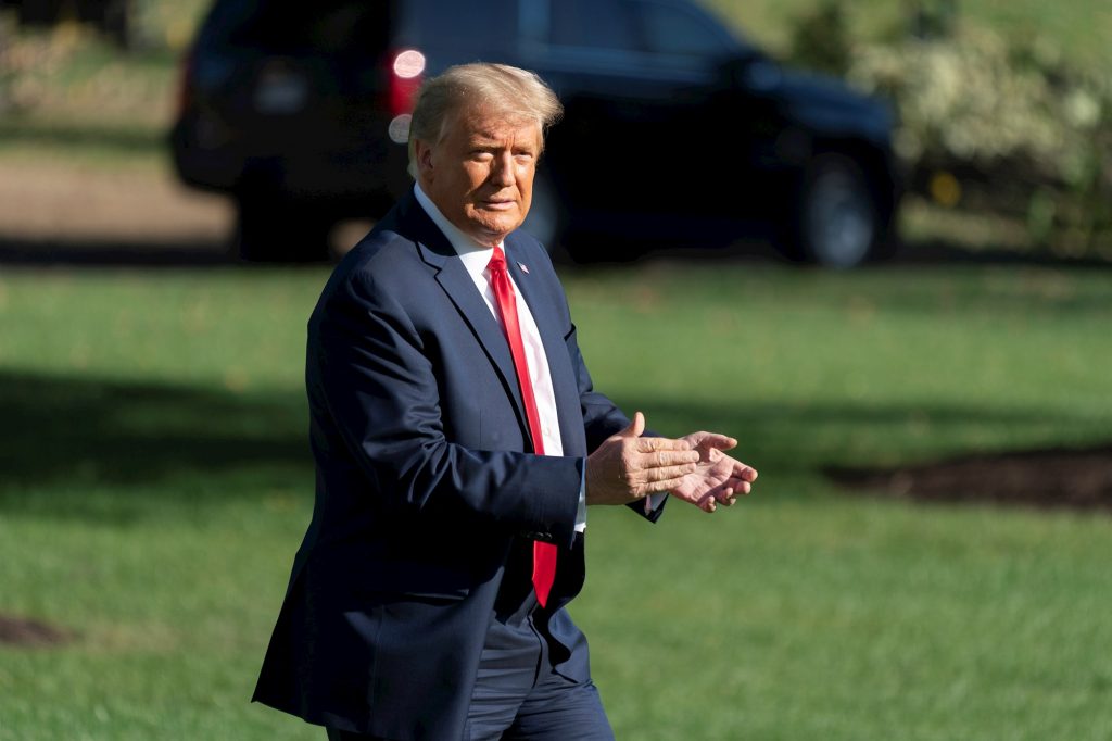 Sondeo señala que Trump aventaja a Biden entre votantes mayores de Florida