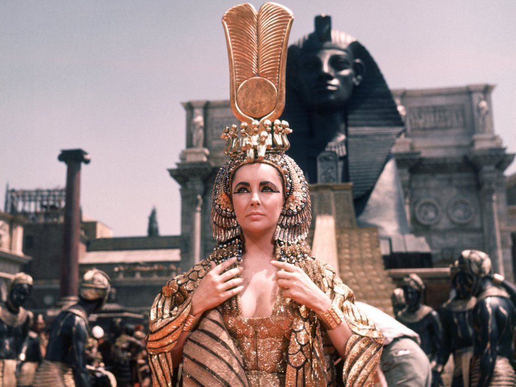Sencillez y extravagancia, atributos de los vestidos que hacen historia de la moda