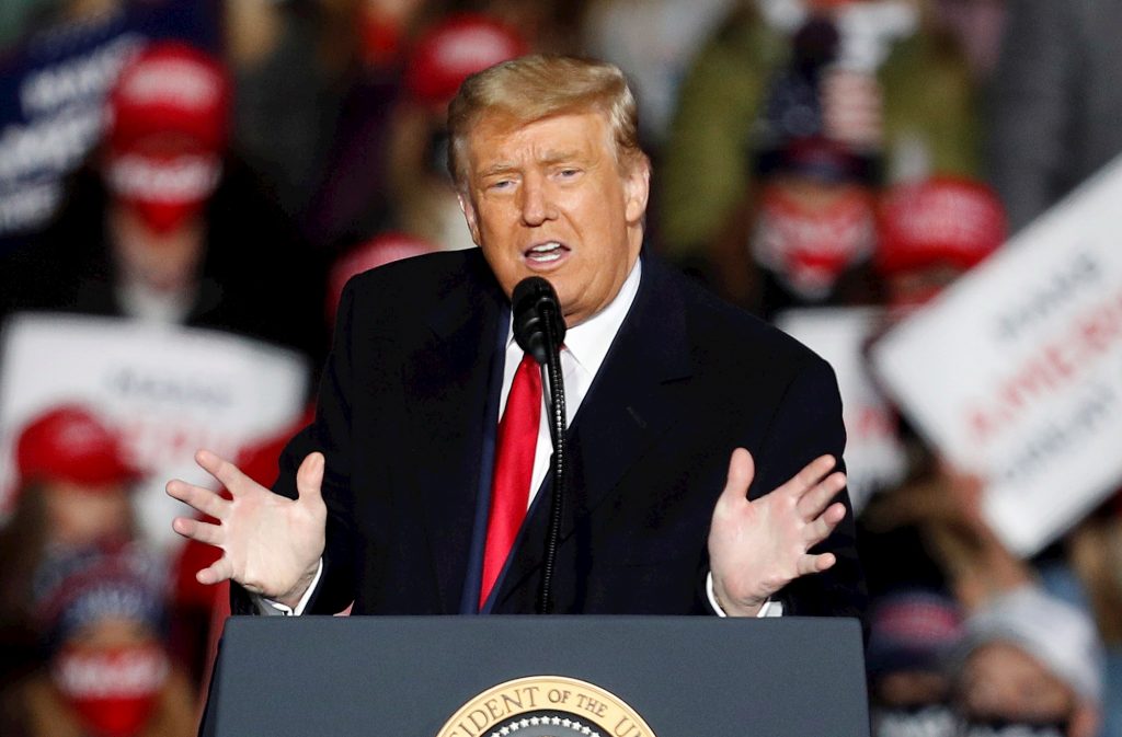 Departamento de Justicia busca desestimar demanda a Trump
