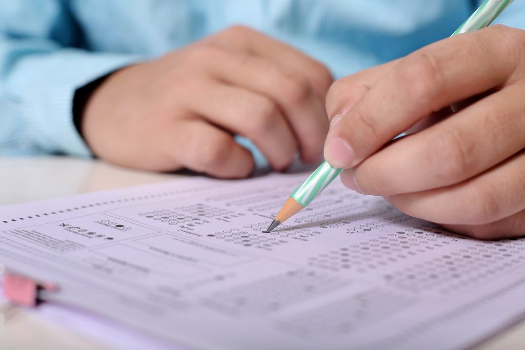 Examen de acceso a universidad de Perú crea polémicas en las redes sociales