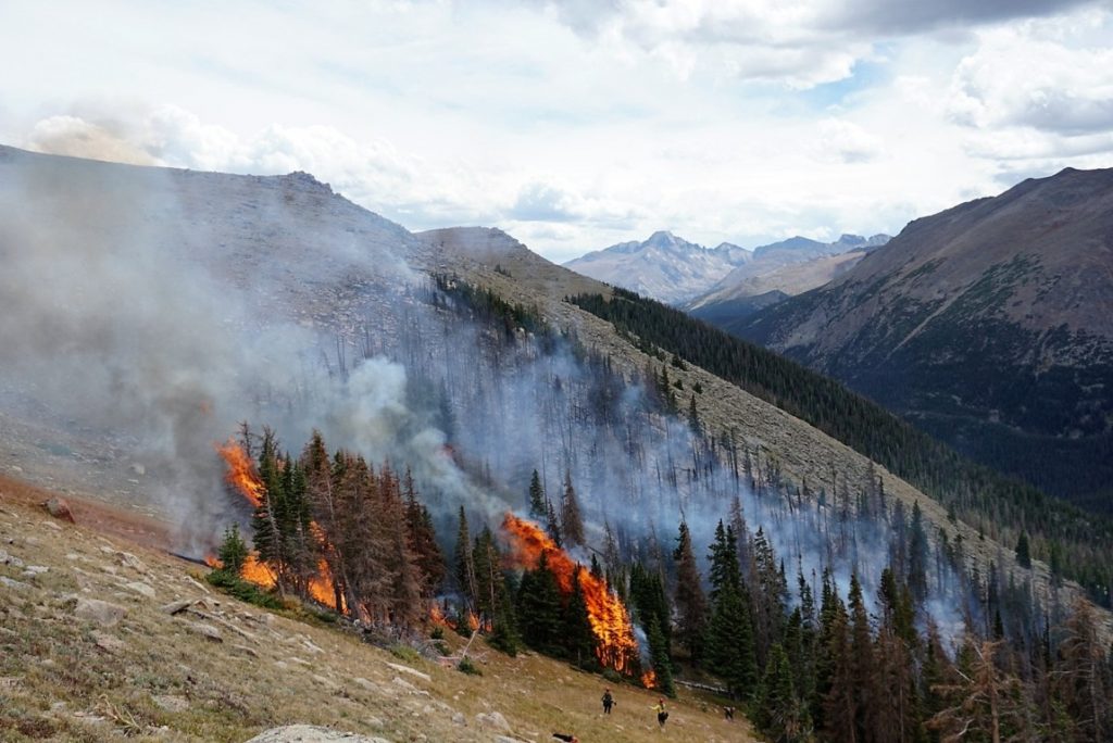 Incendio en Colorado obliga al cierre del Parque Nacional de las Montañas Rocosas