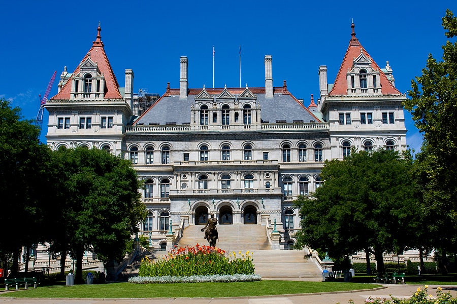 #PurpleThursday: edificios de Nueva York se tiñen de morado contra la violencia machista