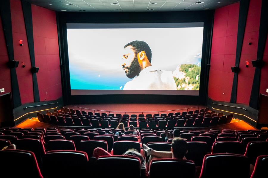 La incertidumbre obliga a Regal a bajar nuevamente las persianas de sus salas de cine
