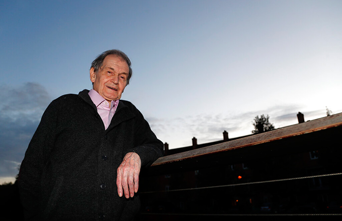 Las matemáticas "no era algo con lo que forjarse una carrera": breve historia del Nobel de Física, Roger Penrose