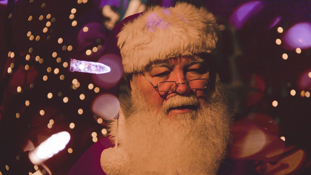 Campaña pretendía que actores de Santa Claus recibieran antes la vacuna contra COVID-19
