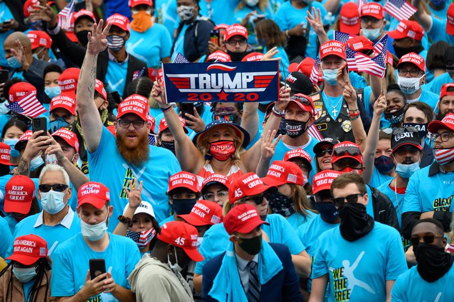 La mayoría de los votantes confía en Trump para levantar la economía