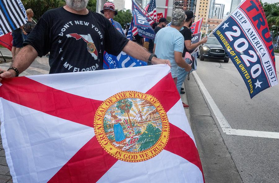 Trump y Pence piden a hispanos de Florida 4 años más para mantener sanciones
