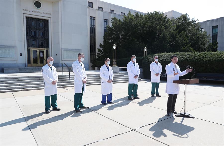 El alta médica de Trump podría darse este lunes de seguir evolucionando bien