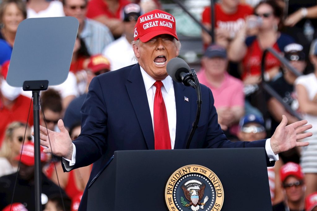 Trump creará 2 millones de empleos para latinos si lo reeligen