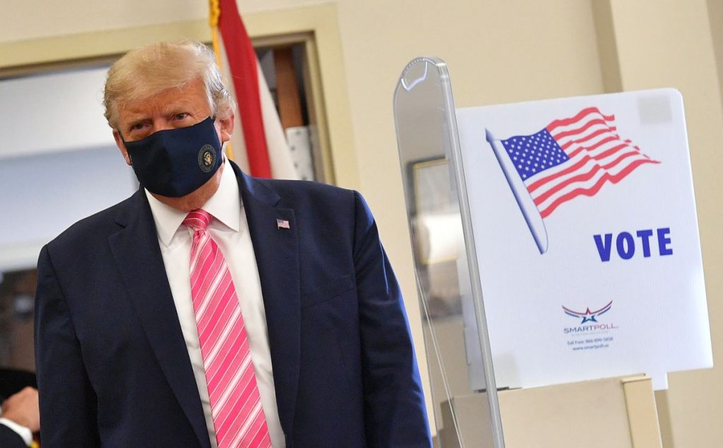 Justo antes de la campaña de Obama en Miami: Trump ya ejerció su derecho al voto en Florida
