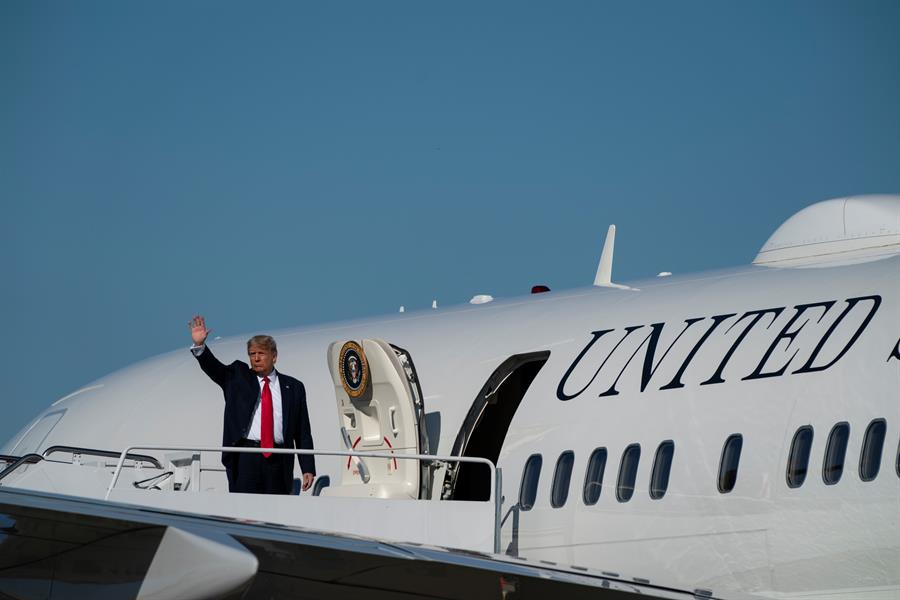 Trump, en busca del voto en tres estados clave donde va por detrás en sondeos