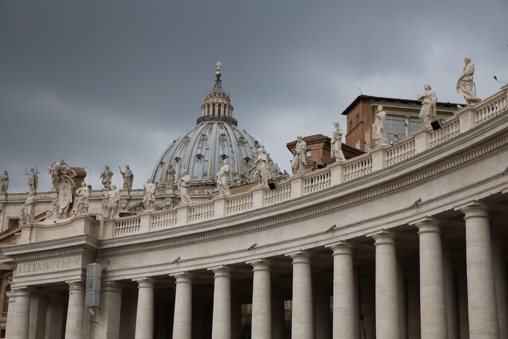 Primera vez dentro de su territorio: Vaticano inició juicio a 2 curas por abusos sexuales