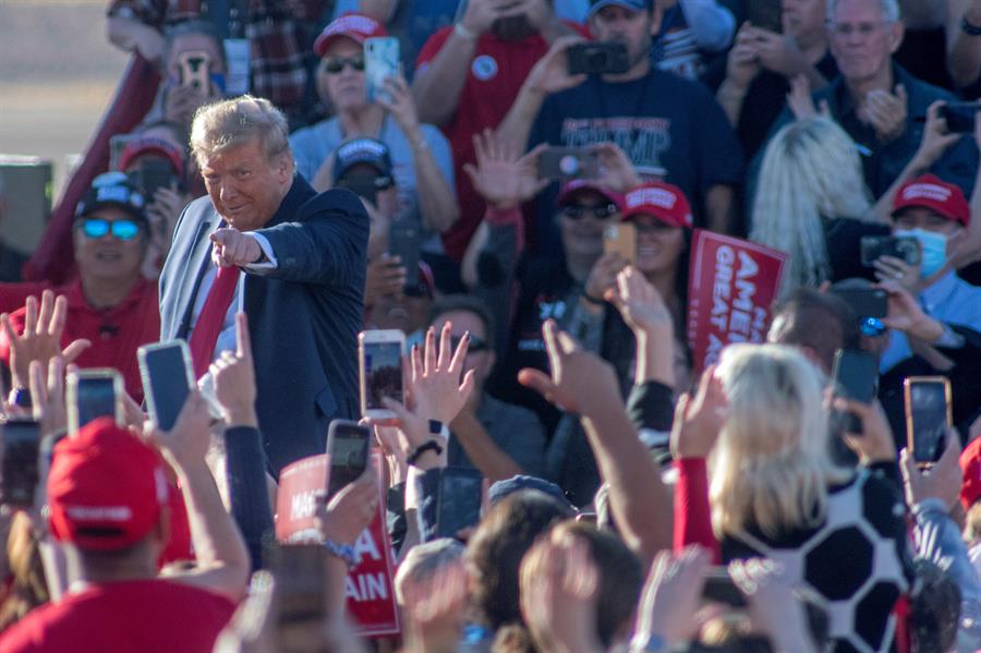 Trump plantea acabar la lotería de visados H-1B y priorizar a mejor pagados