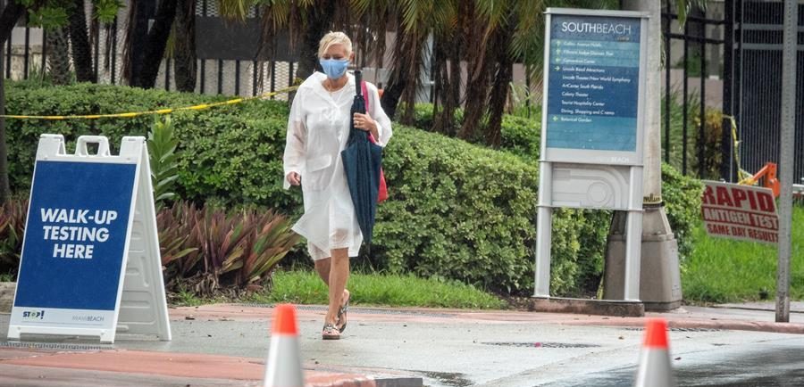 Florida suma 2.883 casos de COVID-19 y aumentan positivos en escuelas