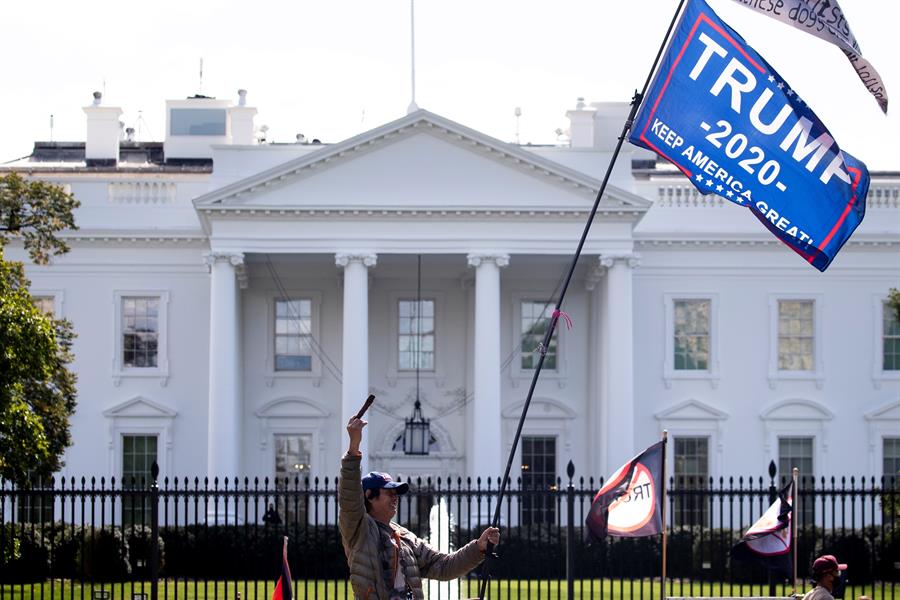 Fuente anónima aseguró que signos vitales de Trump han sido "muy preocupantes"