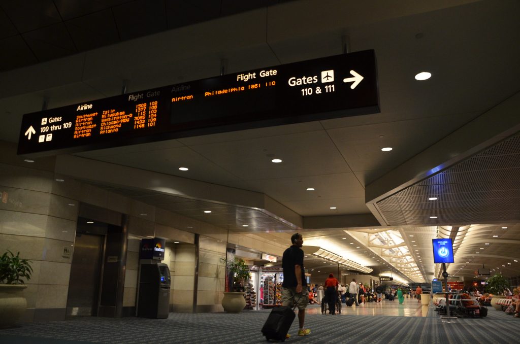 Aeropuerto Internacional de Orlando estrena equipos para reducir contagios de COVID-19