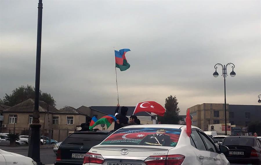 Azerbaiyán y Armenia "declaran un completo alto el fuego" en Nagorno Karabaj