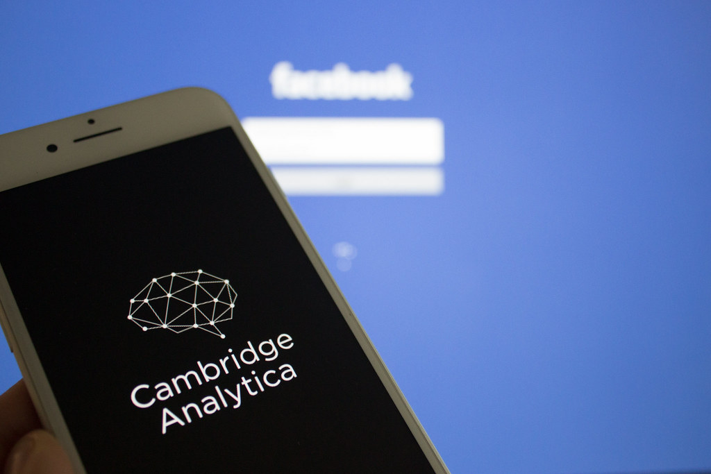Agencia de EEUU pide que Bannon testifique por caso de Cambridge Analytica