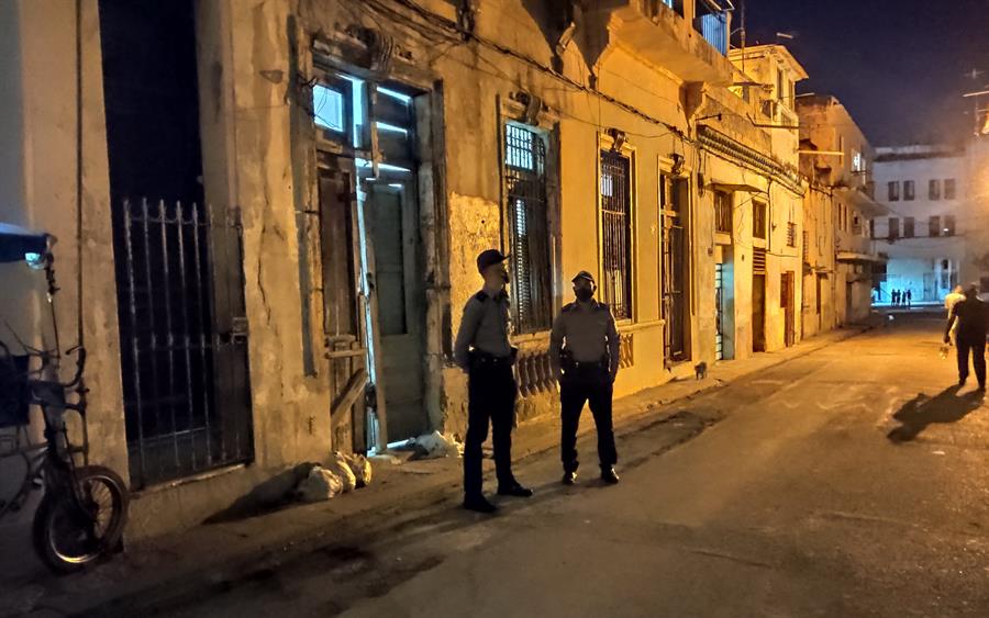 Desalojan con fuerza a opositores cubanos en huelga de hambre, según testigos