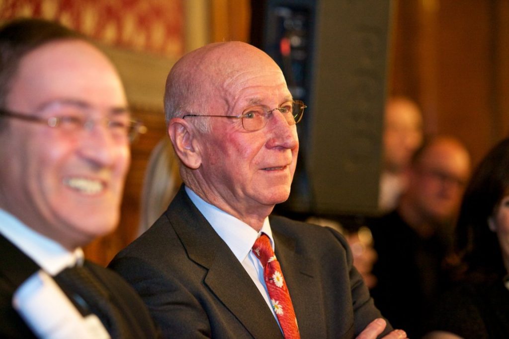 Detectan demencia a Bobby Charlton