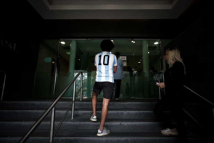 Conoce para dónde estudian trasladar a Diego Maradona