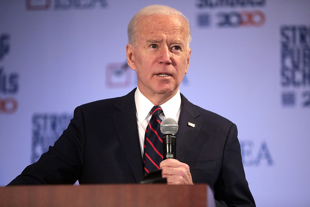 Biden amplía margen de votos mientras Trump intenta deslegitimarle