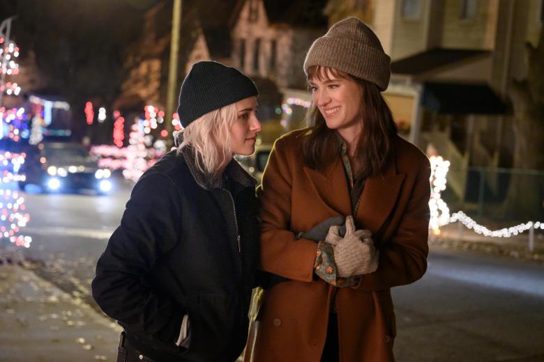 Ya se estrenó Happiest Season, la comedia romántica de Kristen Stewart