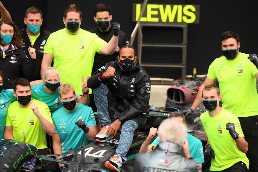 "Necesito más tiempo": Hamilton aseguró que "no hay presión" para renovar con Mercedes