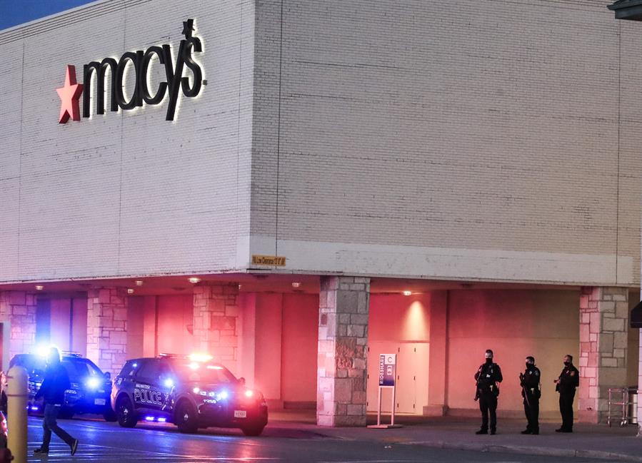 Varios heridos en un tiroteo en un centro comercial de Wisconsin