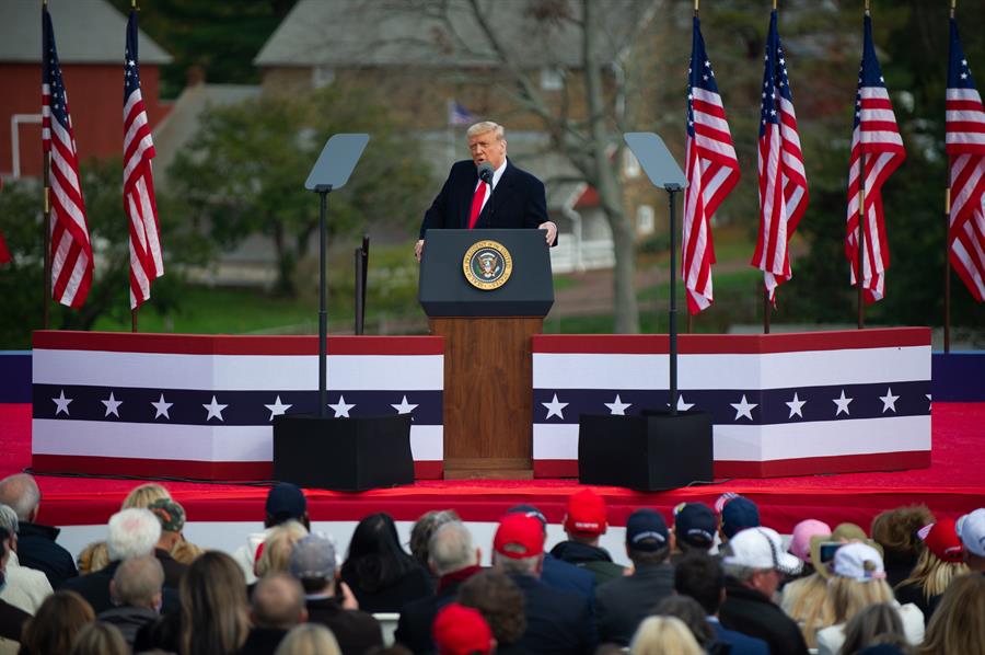 Biden y Trump dedican el domingo a defender su programa en redes sociales