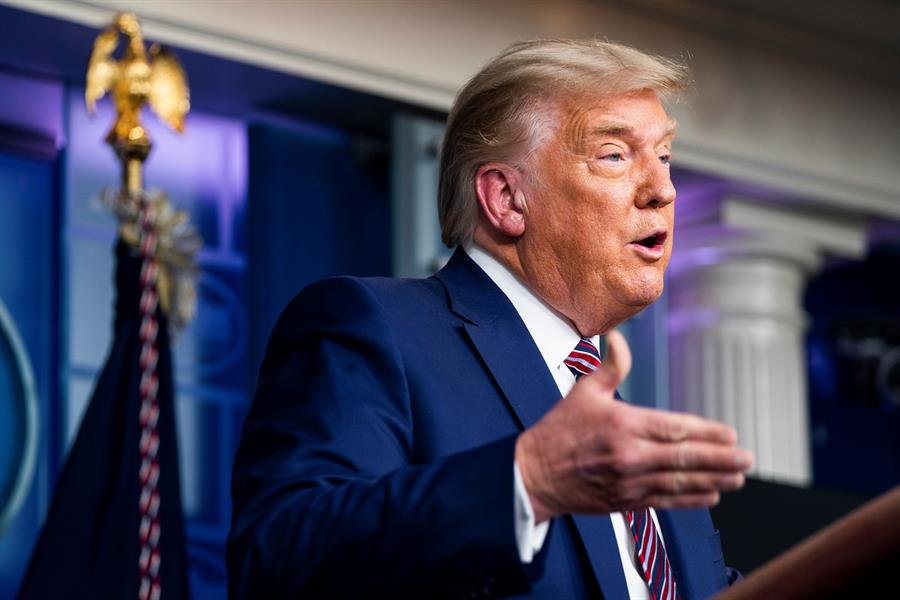Trump denuncia una conspiración para retrasar el anuncio de las vacunas después de las elecciones