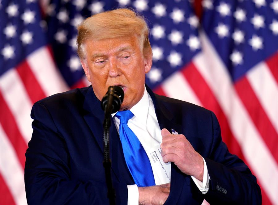 Trump se declara ganador en 4 estados clave donde sigue conteo de votos