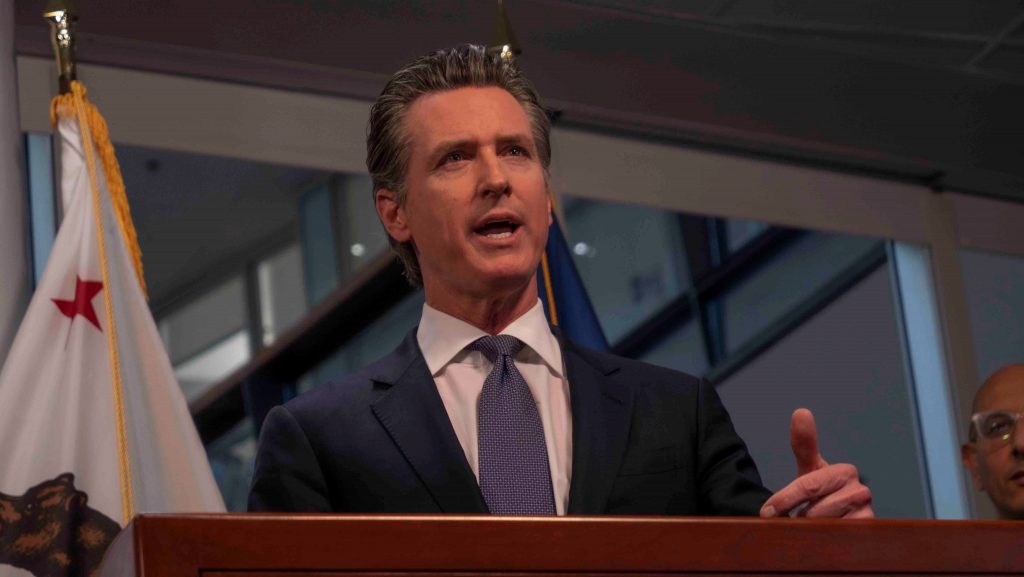 Newsom negó libertad a seguidora de Charles Manson