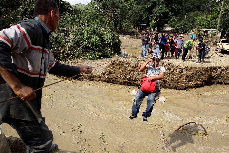 Iota dejó al menos 38 muertos en América Latina donde se siguen sintiendo sus efectos