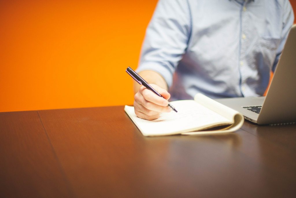 Aumentan las solicitudes de subsidio por desempleo por primera vez en 5 semanas en EEUU
