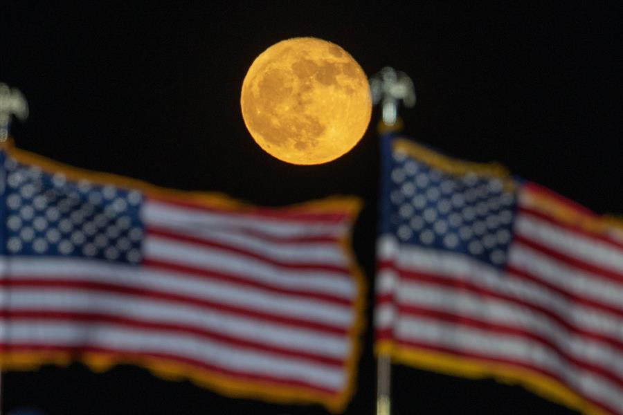 Con 16 y 5 votos, Trump y Biden se reparten victorias en 2 primeros pueblos en dar resultados