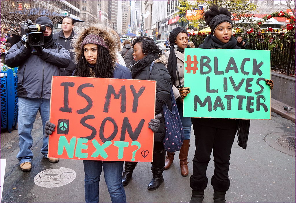 Auto embiste contra manifestantes de Black Lives Matter en Nueva York
