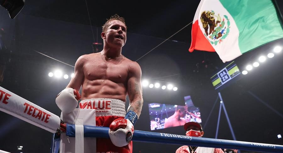 19 centímetros de diferencia en estatura no bastaron: Canelo Álvarez derrotó a Callum Smith y quiere más
