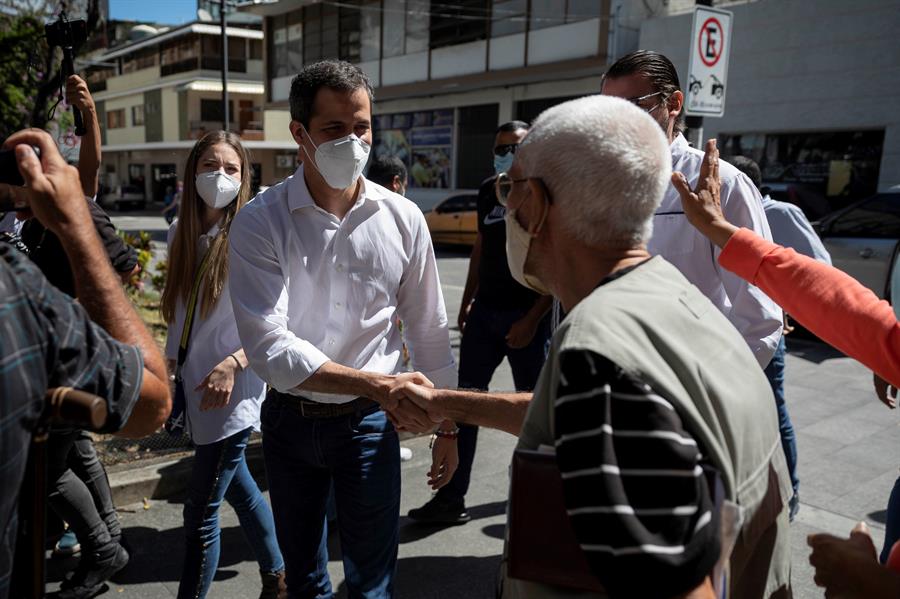 Guaidó pide respaldo ciudadano al prolongar el mandato de su Parlamento