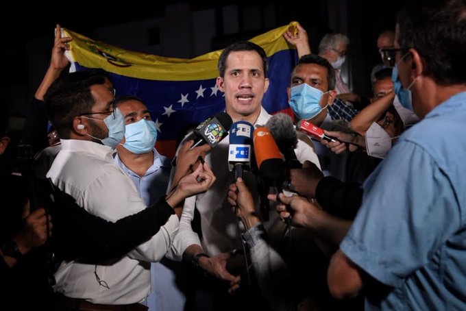 Comienza la consulta popular impulsa por Guaidó
