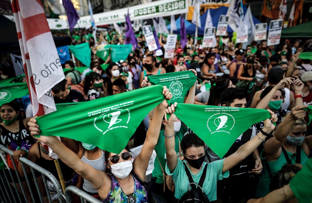 6 claves de la ley del aborto aprobada en Argentina